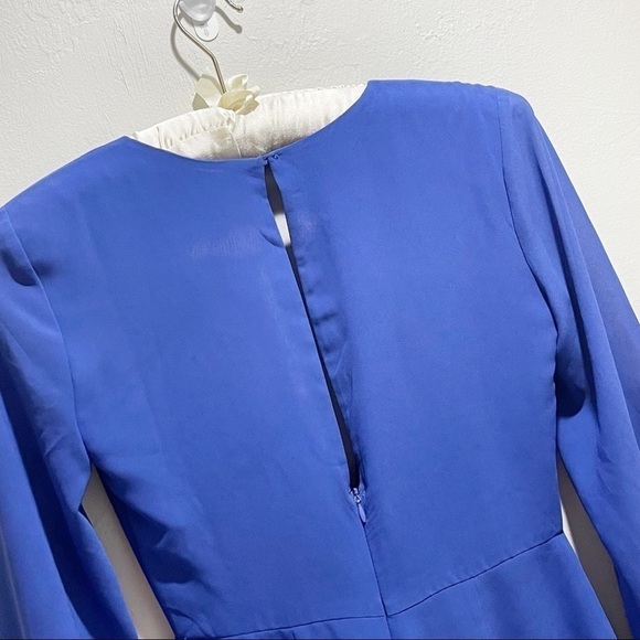 ASTR THE LABEL Women’s Bright Blue Bell Sleeve Twist Front Romper - Picture 8 of 9